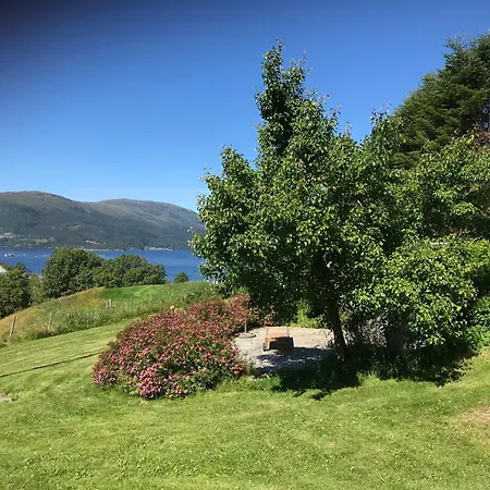 Landlig Idyll Med Fjordutsikt Guest House Valsoybotn Exterior photo