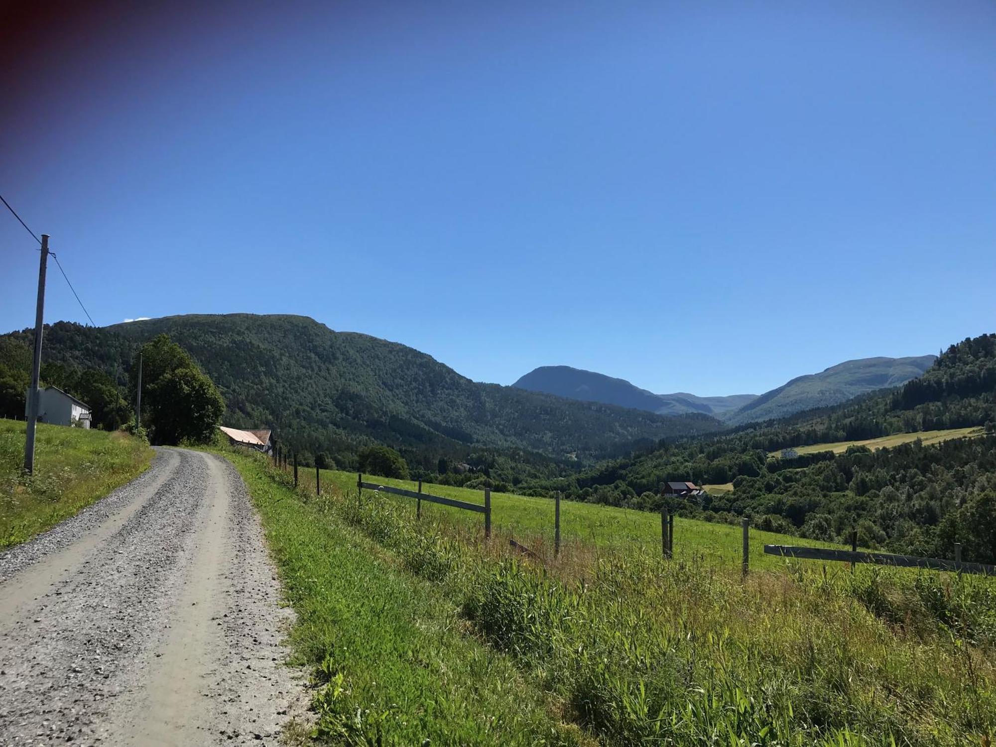Landlig Idyll Med Fjordutsikt Country house Valsoybotn