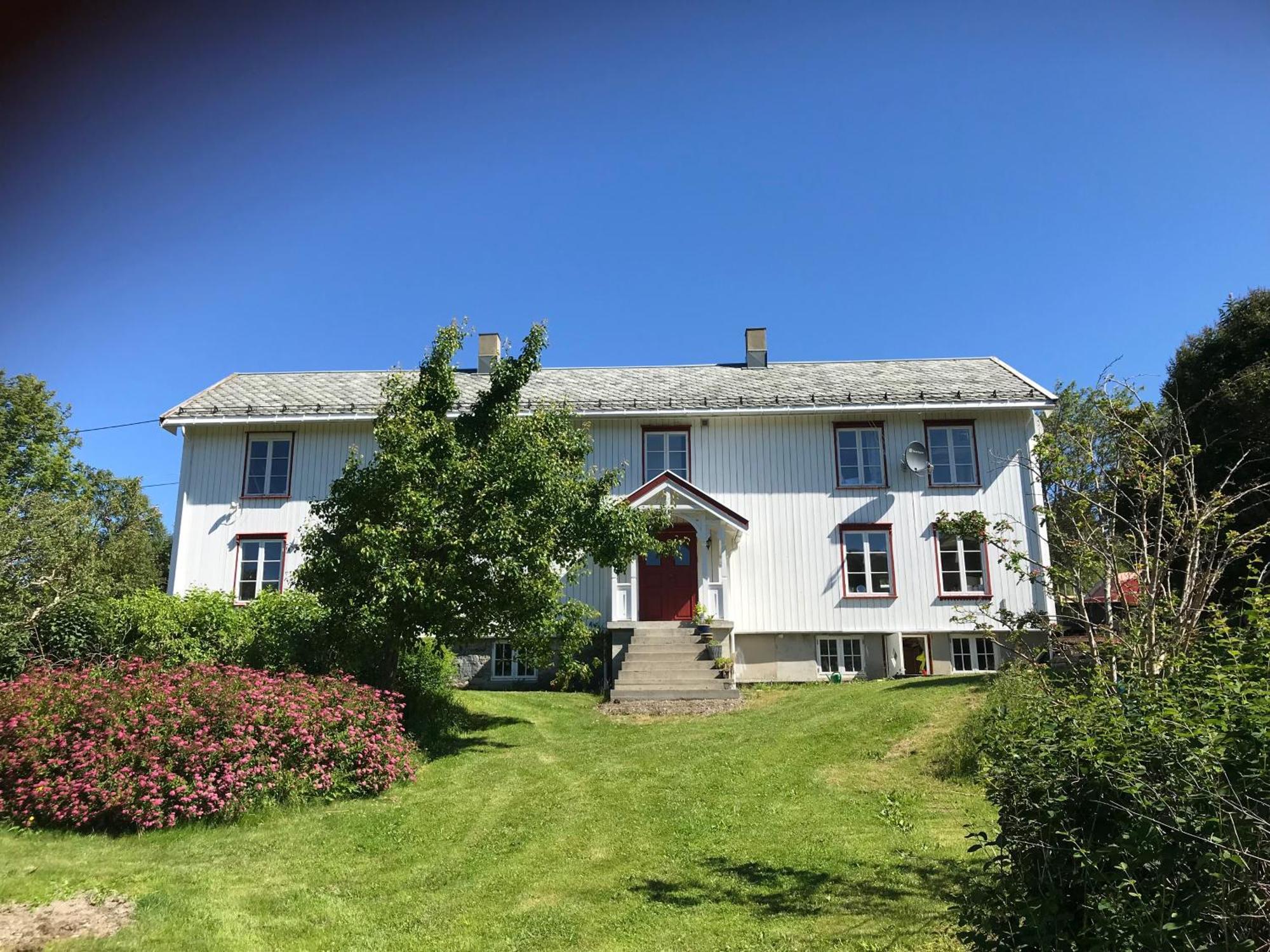 Landlig Idyll Med Fjordutsikt *