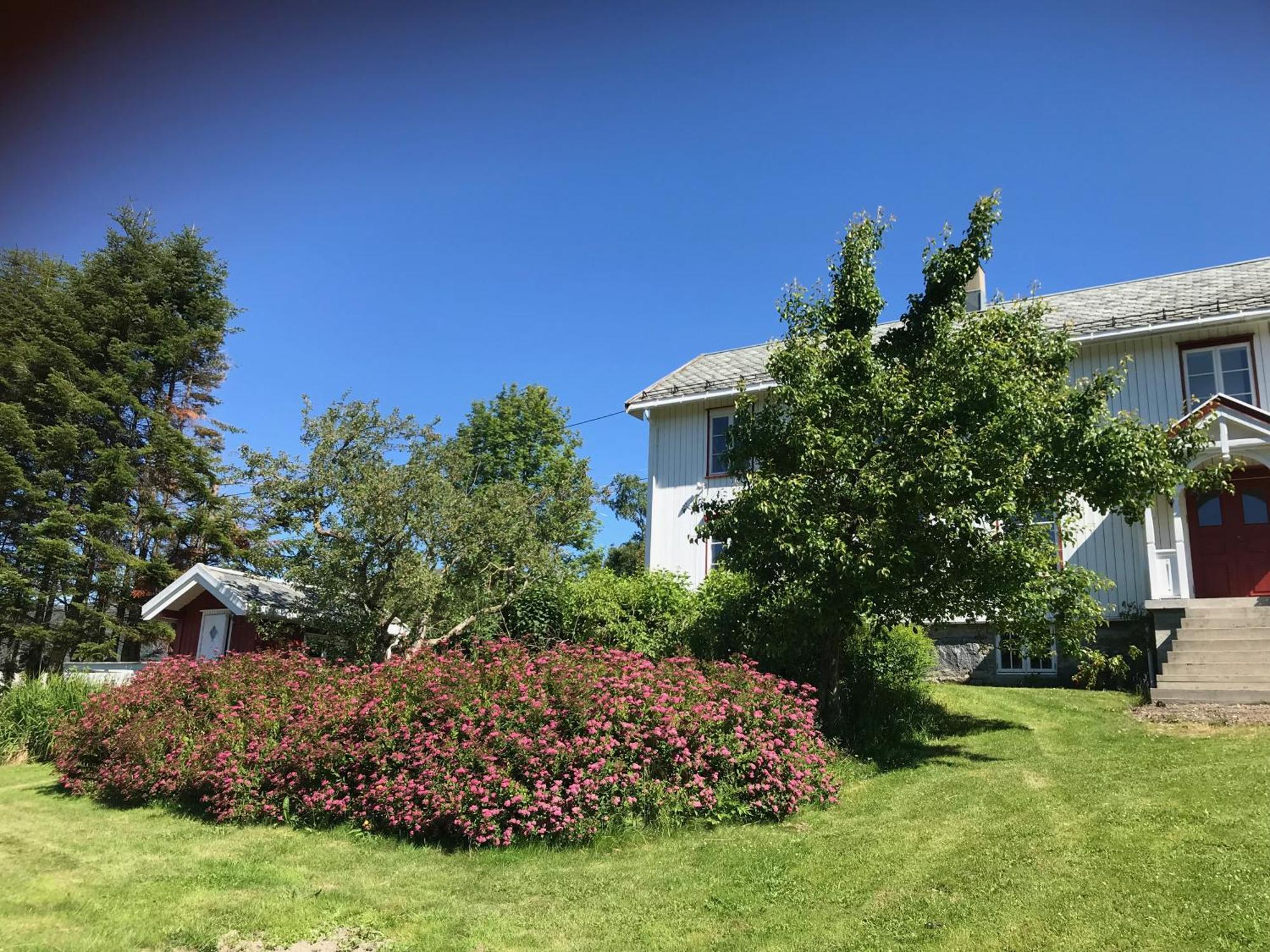 Landlig Idyll Med Fjordutsikt Country house Valsoybotn